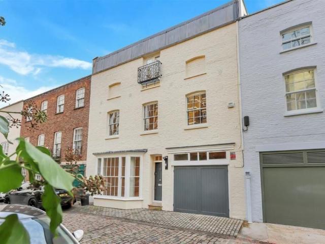 Apartment for rent in Belgravia, Greater London