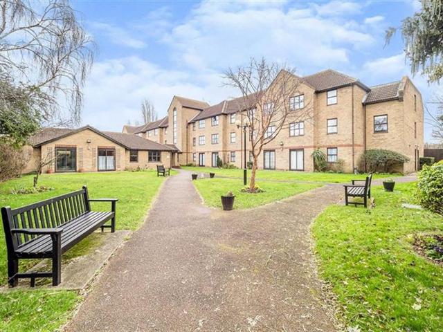 Apartment for rent in Loxford, Greater London