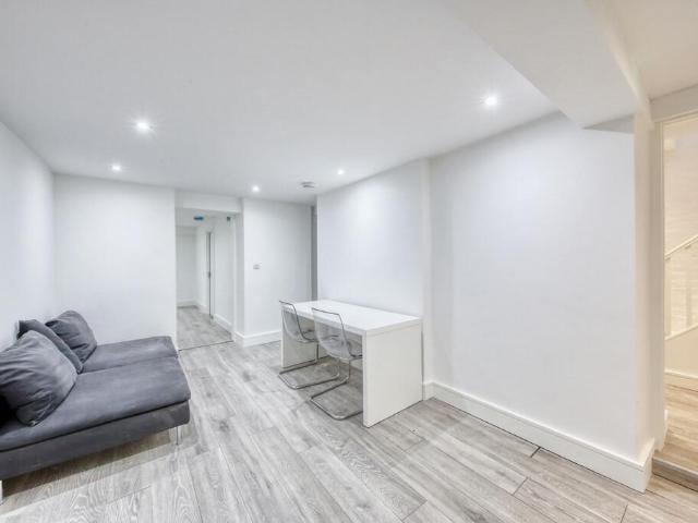 Apartment for rent in London Borough of Merton, Greater London