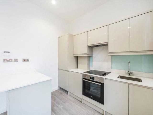 House for rent in London Borough of Merton, Cat Hill