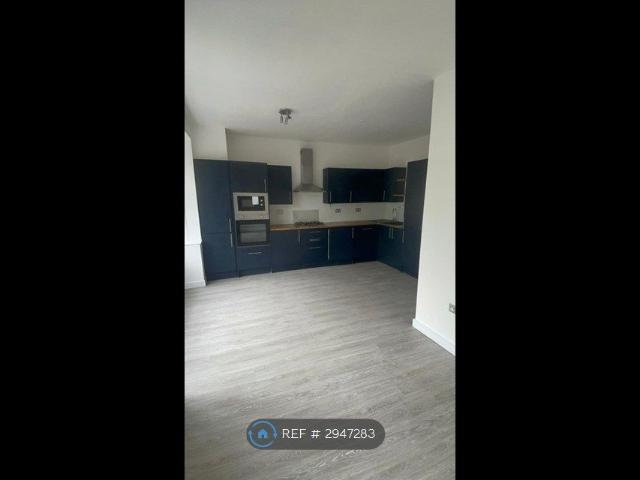 Apartment for rent in London Borough of Merton, Merton Park