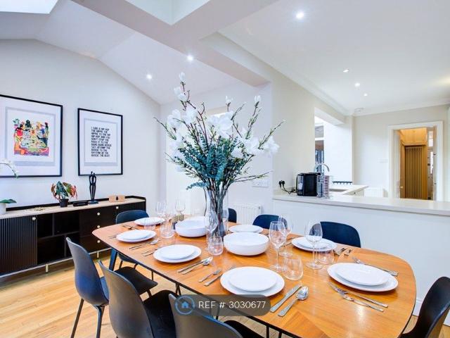 House for rent in London Borough of Merton, Raynes Park