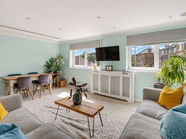 Apartment for rent in Southfields, Greater London