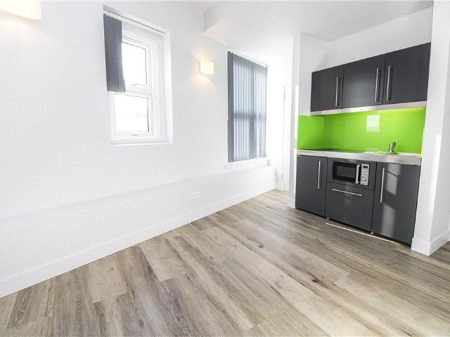 Apartment for rent in Southfields, Greater London