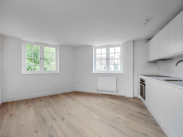 Apartment for rent in Southfields, Greater London