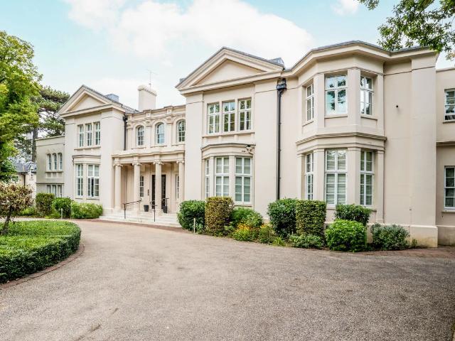 Apartment for rent in Southfields, Greater London