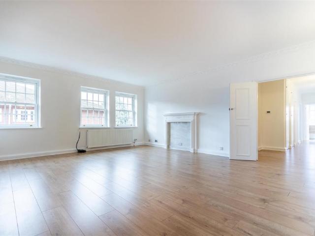 Apartment for rent in Southfields, Greater London