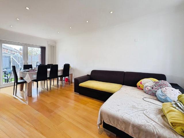 House for rent in Old Dean, Heol-las