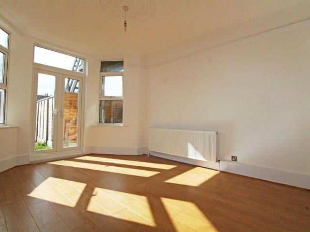 Apartment for rent in Southend City Centre Neighbourhood, Alton Barnes
