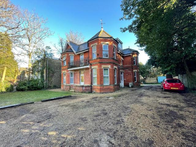Apartment for rent in Talbot Village, Bournemouth