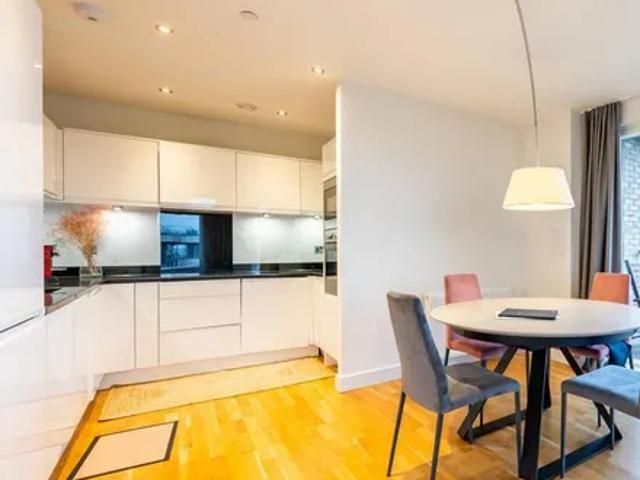Apartment for rent in Poplar Grove, Greater London