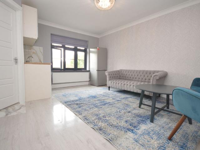 Apartment for rent in Fairlop, Greater London