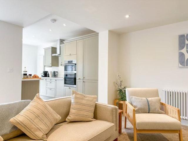 Townhouse for rent in Wincheap, The Bridge