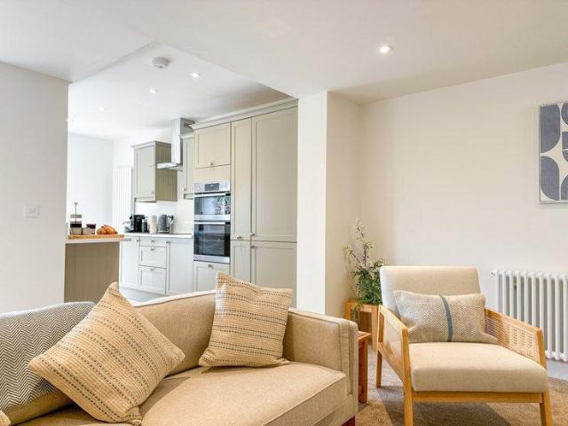 Townhouse for rent in Stuppington, Canterbury
