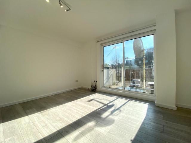 Apartment for rent in Brondesbury, Greater London