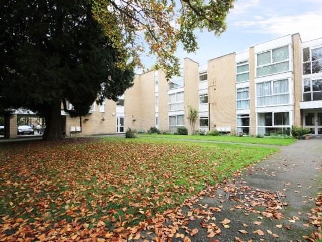 Apartment for rent in Bush Hill Park, Greater London