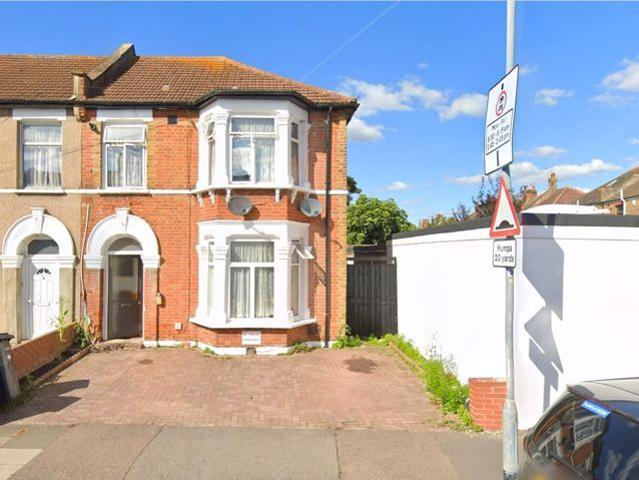 Apartment for rent in Seven Kings, Greater London