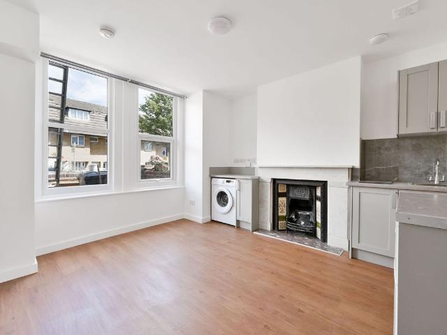 Studio for rent in London Borough of Ealing, Greater London