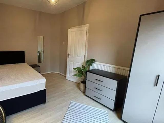 House for rent in Calderstones