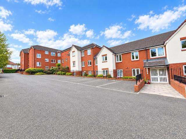 Apartment for rent in Oakwood, Greater London