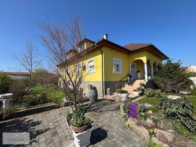 Haus kaufen in Winden am See