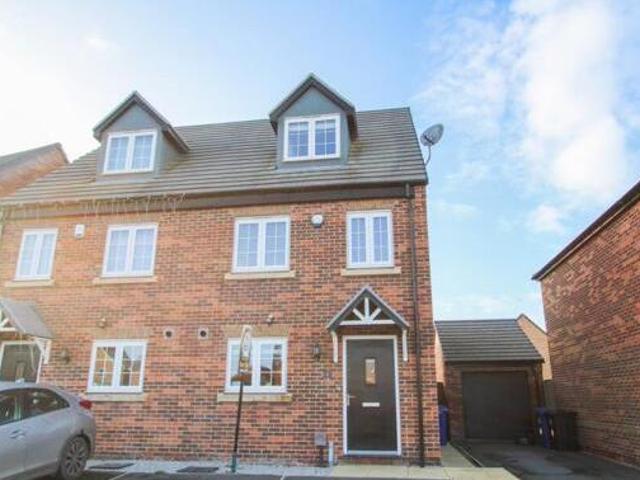 House for sale in New Rossington, South Yorkshire