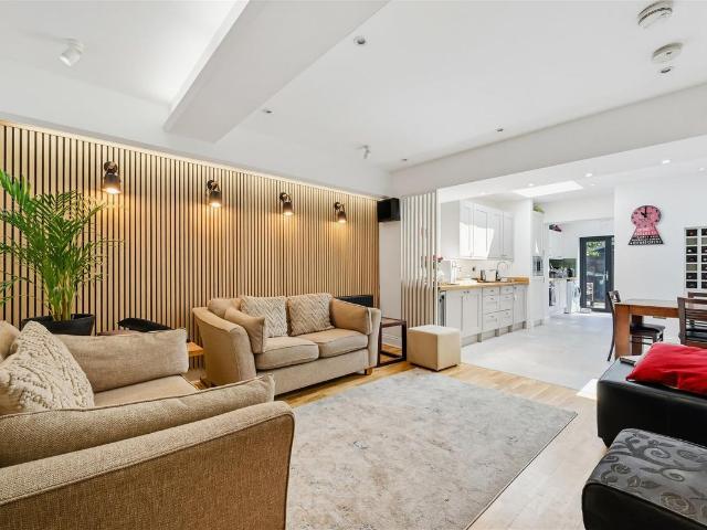 Apartment for rent in London Borough of Merton, Greater London