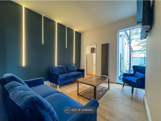 House for rent in Bede Island, Leicester