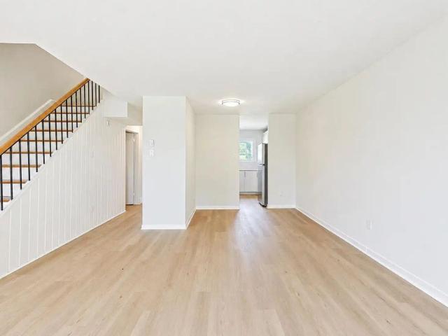 Townhouse for rent in Applewood Hills, Mississauga