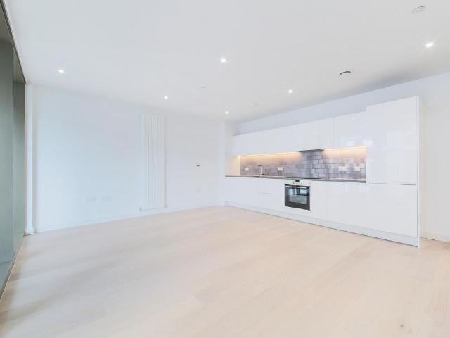 House for rent in Silvertown, Greater London