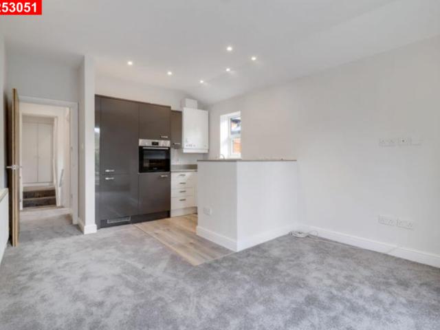 House for rent in Heol-las, Surrey