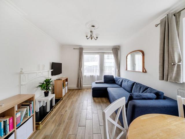 Apartment for rent in Southfields, Greater London