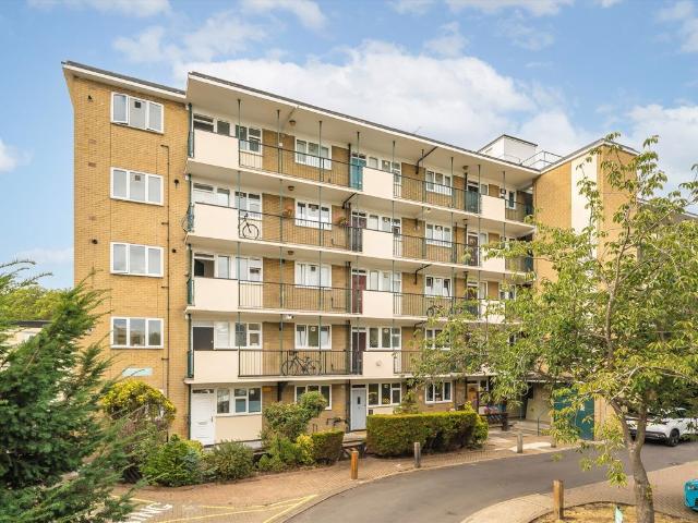 Apartment for rent in Southfields, Greater London
