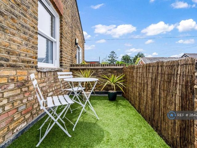 House for rent in Hampton Hill, Greater London