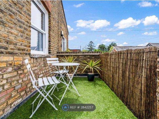 House for rent in Hampton Hill, Greater London