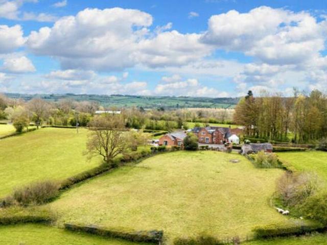 House for sale in Froggatt, East Midlands