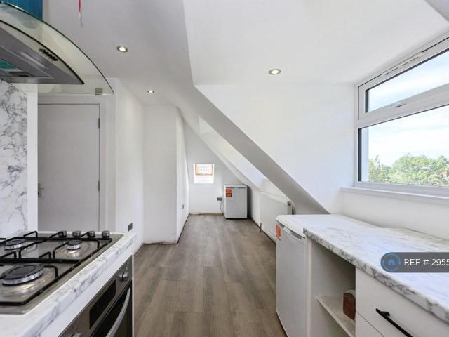 Apartment for rent in Ewell, Surrey