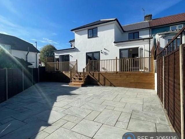 House for rent in London Borough of Ealing, Greater London