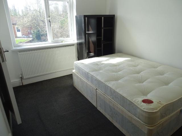 Room for rent in London Borough of Ealing, Greenford