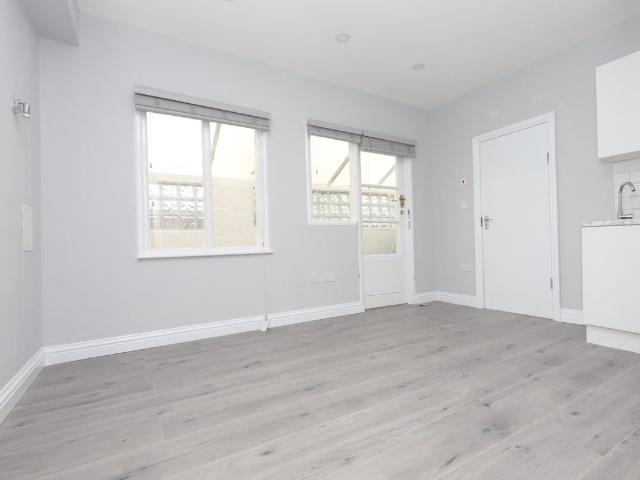 Studio for rent in London Borough of Ealing, Greenford