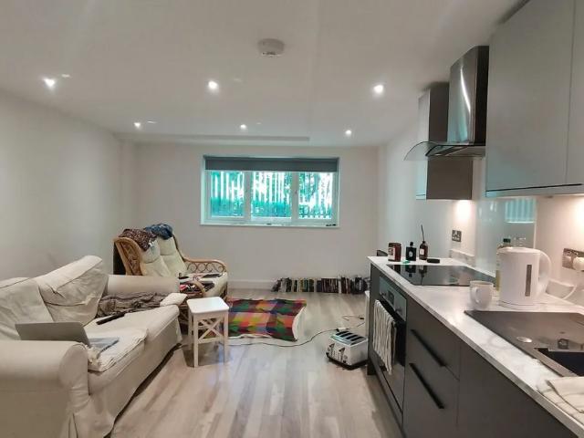 Apartment for rent in London Borough of Ealing, Hanwell
