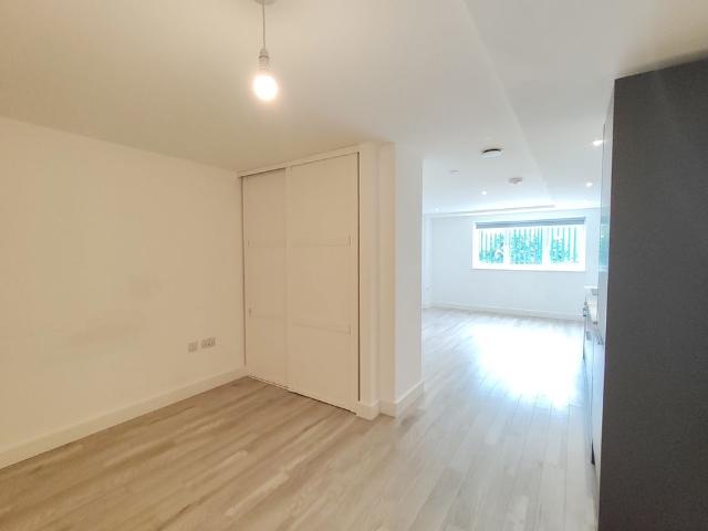 Apartment for rent in London Borough of Ealing, Hanwell