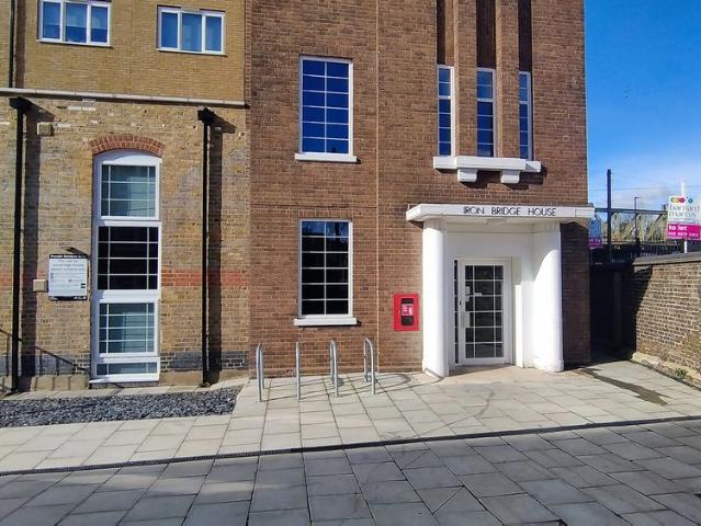 Apartment for rent in London Borough of Ealing, Hanwell