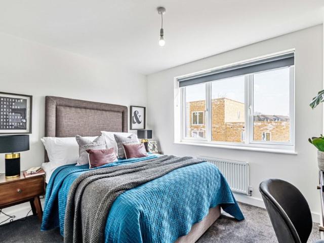 Apartment for rent in London Borough of Ealing, Cat Hill