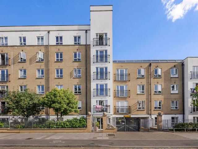 Apartment for rent in Maryland, Greater London