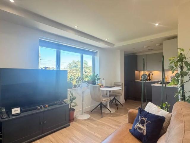 House for rent in London Borough of Ealing, Hanwell