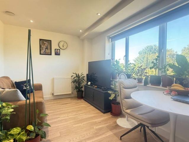 Apartment for rent in London Borough of Ealing, Hanwell