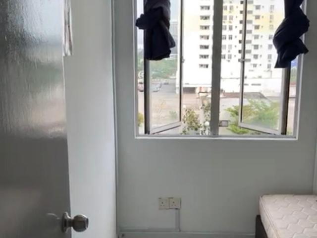 Room for rent in Pusat Perniagaan Cheong Hin, Majlis Bandaraya Subang Jaya