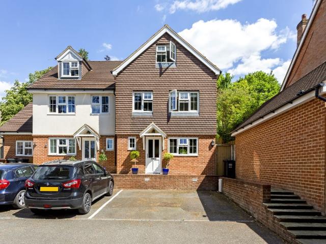 House for rent in Caterham Valley, Tandridge