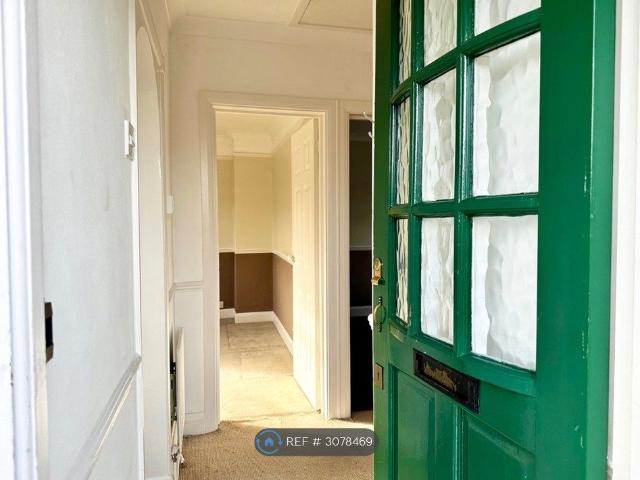 House for rent in Lombard Business Park, Greater London